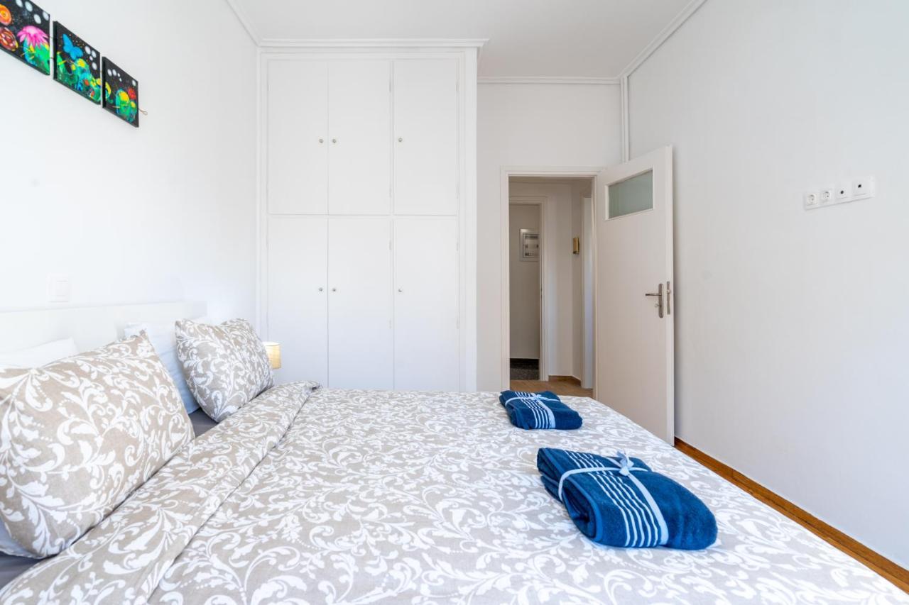 Апартаменты Newly Renovated 2Br Apt! Афины Экстерьер фото
