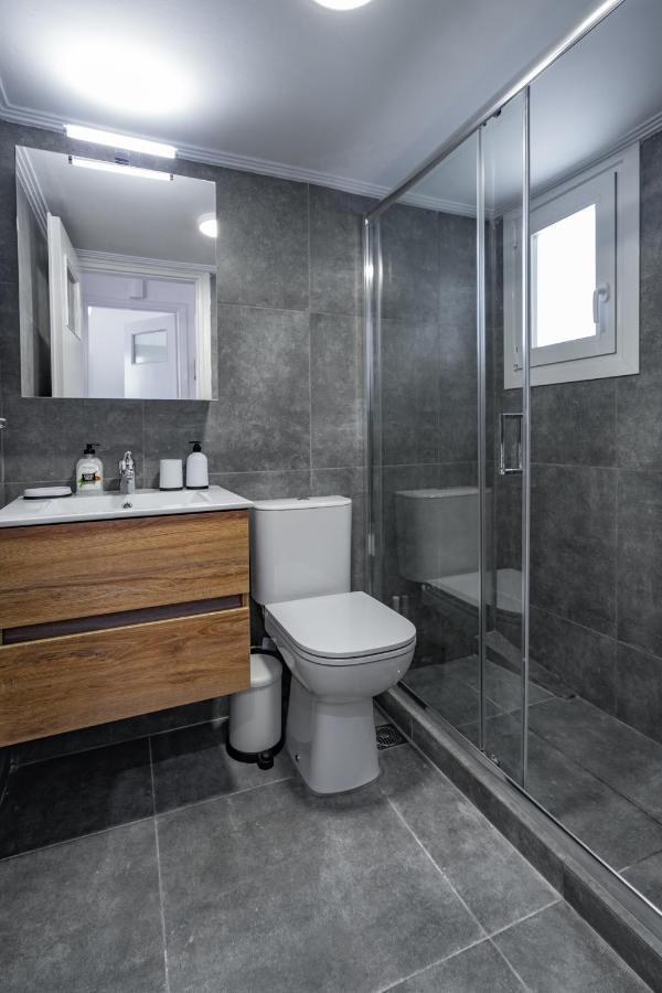 Апартаменты Newly Renovated 2Br Apt! Афины Экстерьер фото