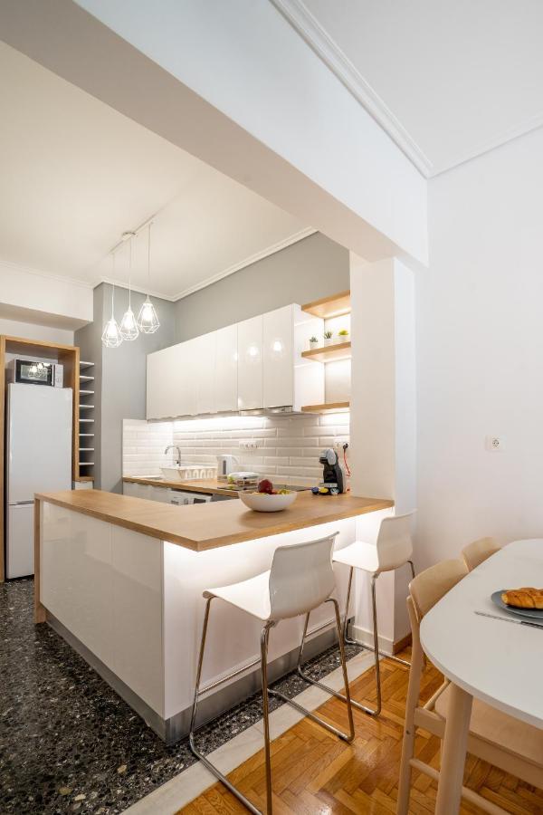 Апартаменты Newly Renovated 2Br Apt! Афины Экстерьер фото